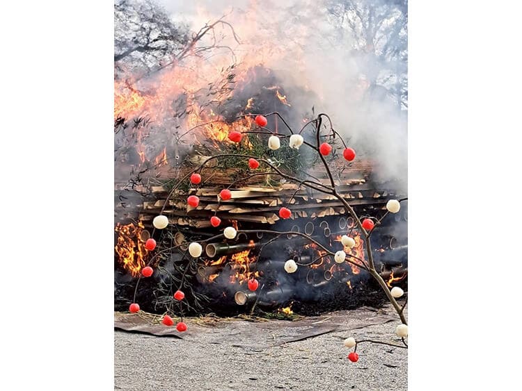 西原どんど焼きの様子
