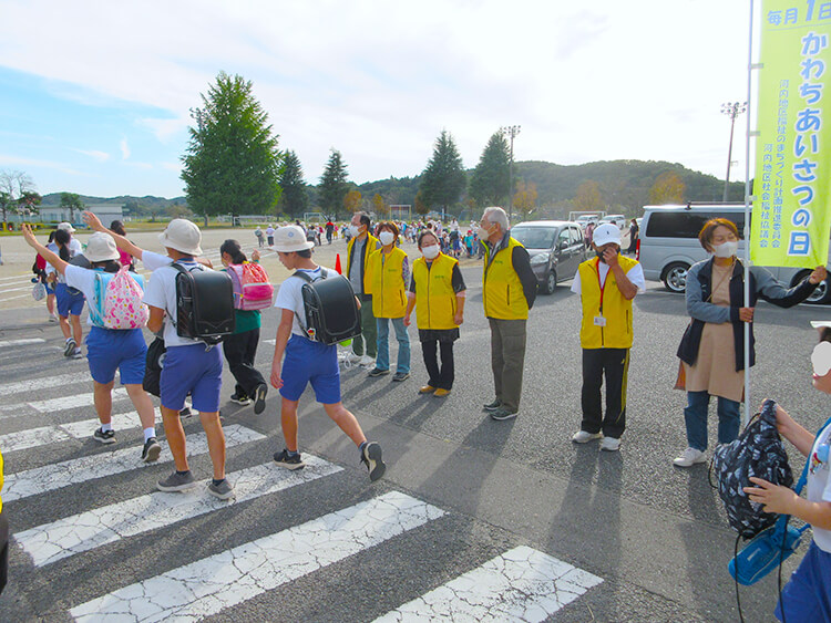 あいさつ運動の様子
