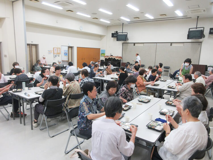 さわ会（ひとり暮らし高齢者ふれあい会食事業）の様子