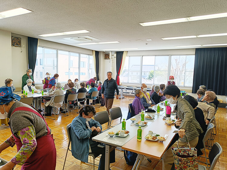 ひとり暮らし高齢者ふれあい会食事業の様子