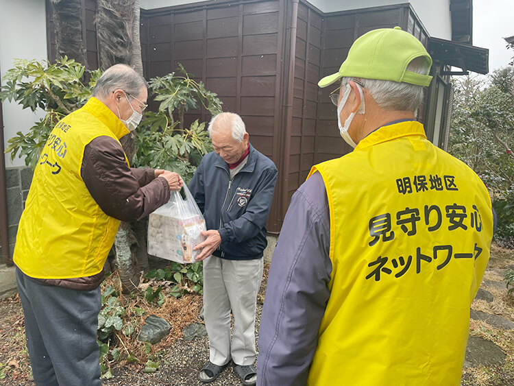 歳末お見舞い品配付の様子
