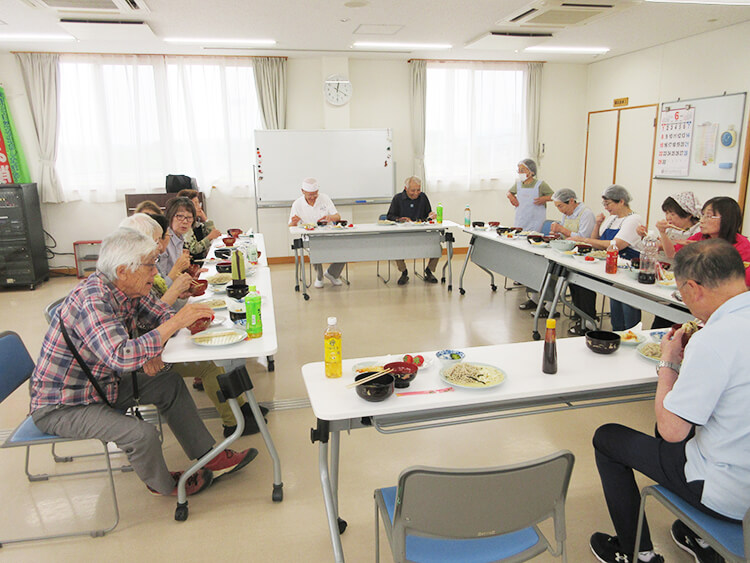 ひとり暮らし高齢者ふれあい会食事業の様子